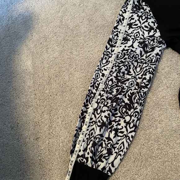 SHEIN NEW Black & White Graphic print sleeve lantern sleeve top Size XL (12) - Picture 7 of 8
